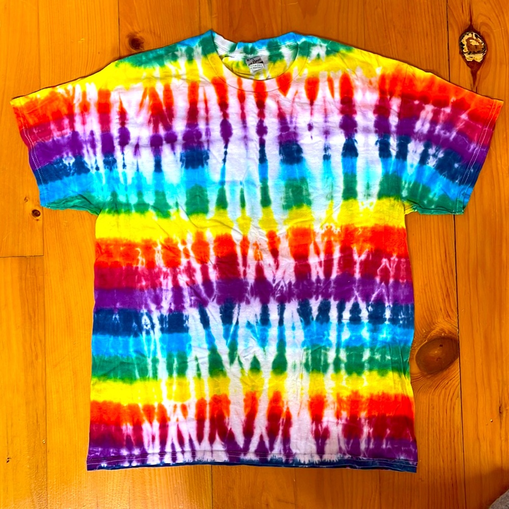 TIE DYE T-shirt ARTISAN. brand new.